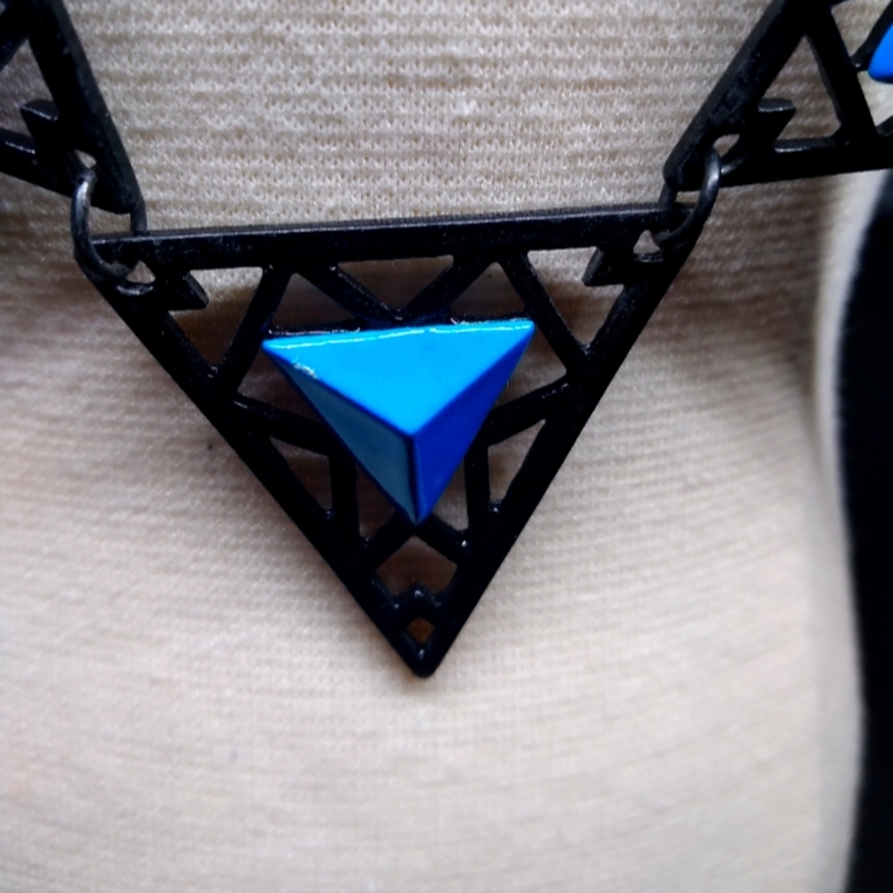 Sassy Trinagle Style Blue and Black Necklace Set